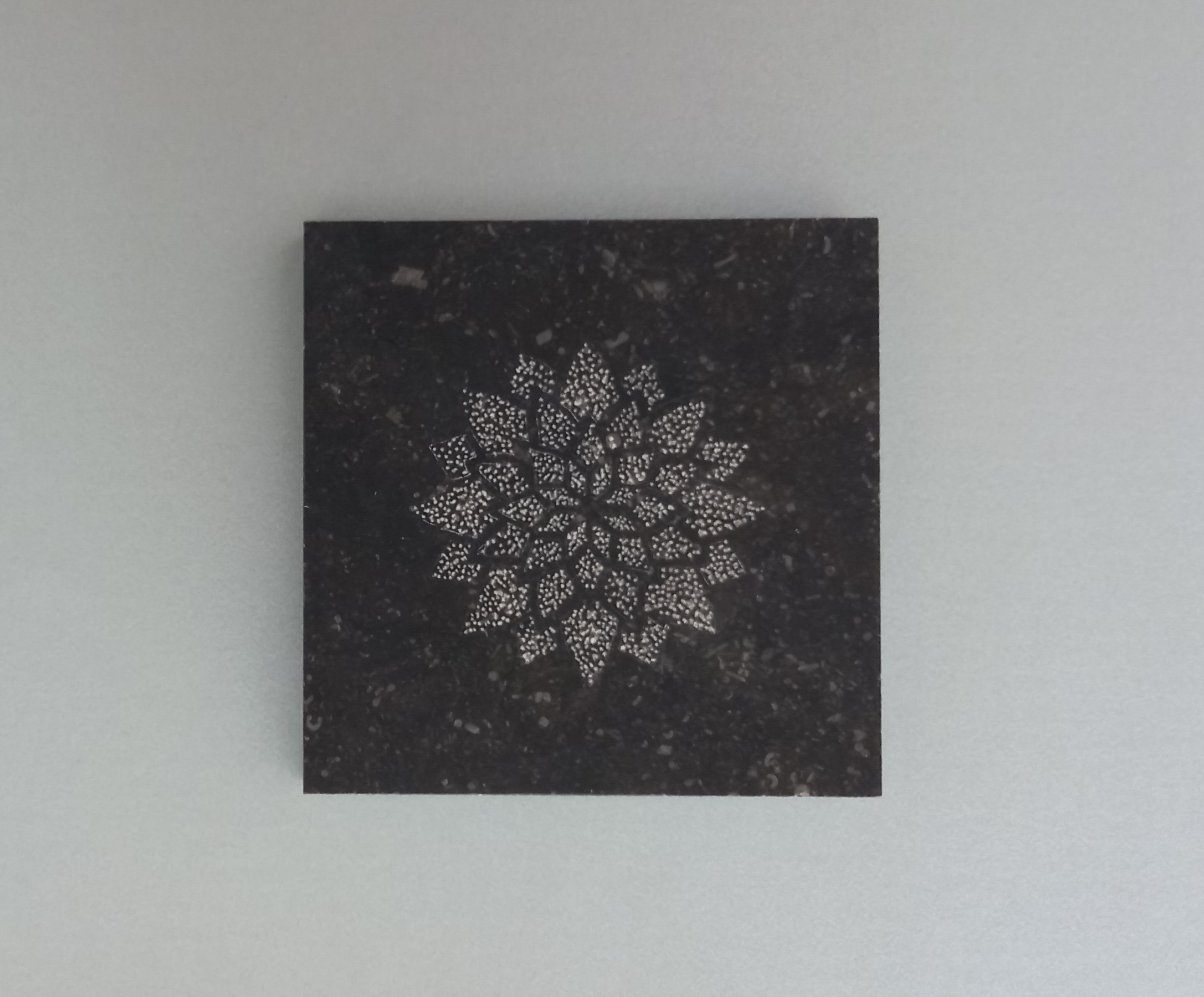bloem 13 x 13 cm Belgisch hardsteen